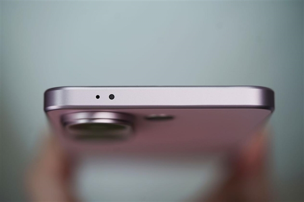 手感绝佳纯直屏！vivo S30桃桃粉图赏