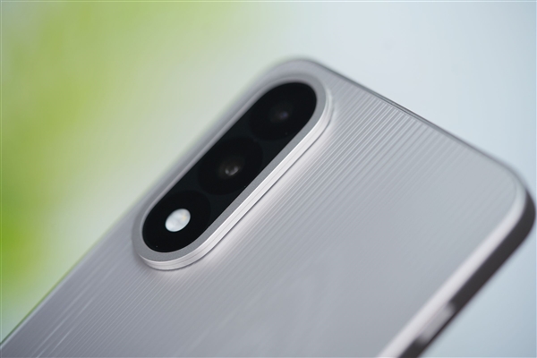 性能最强天玑手机！一加Ace 5至尊版图赏