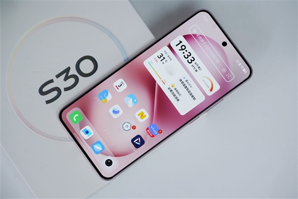 手感绝佳纯直屏！vivo S30桃桃粉图赏