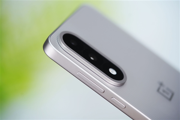 性能最强天玑手机！一加Ace 5至尊版图赏