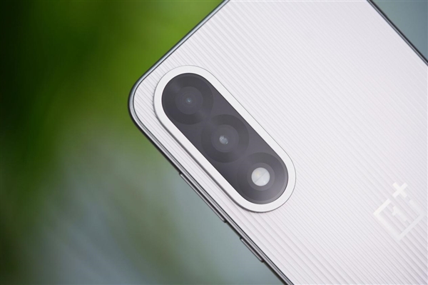 性能最强天玑手机！一加Ace 5至尊版图赏