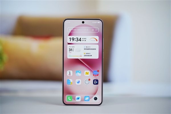 手感绝佳纯直屏！vivo S30桃桃粉图赏