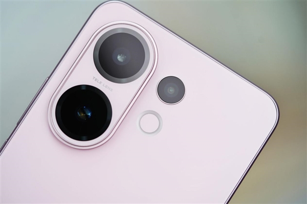 手感绝佳纯直屏！vivo S30桃桃粉图赏