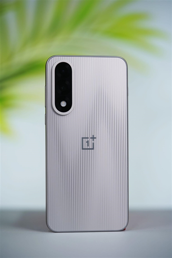 性能最强天玑手机！一加Ace 5至尊版图赏