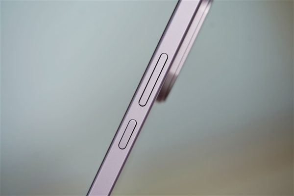 手感绝佳纯直屏！vivo S30桃桃粉图赏