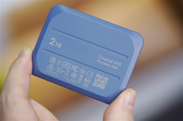 3米摔不坏！英睿达X10 Portable SSD图赏