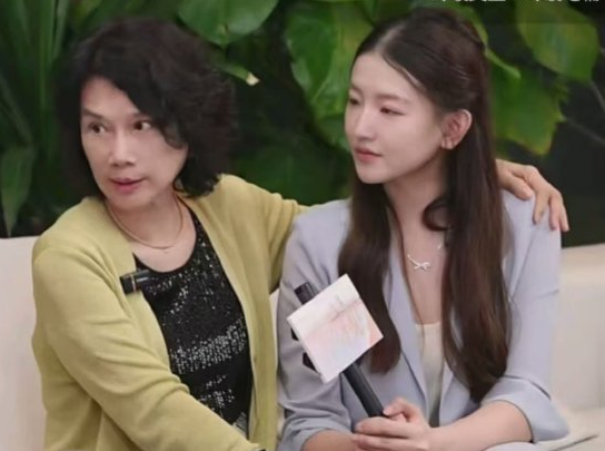 董明珠和孟羽童合体直播破500万  格力高管：这件事根本没营销策划 就是一次约会