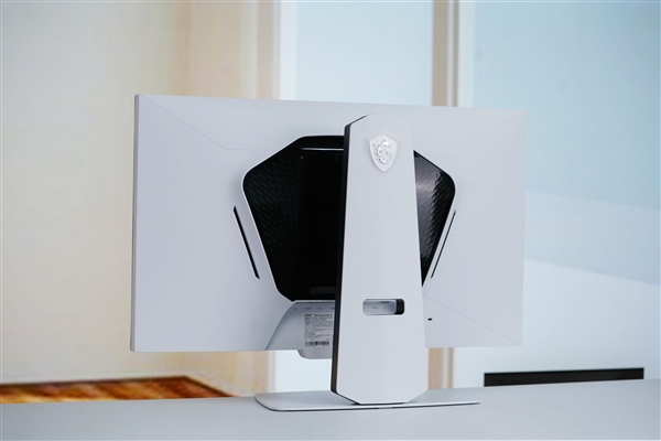 Mini LED屏/320Hz刷新率！微星MPG 274URDFW E16M显示器图赏