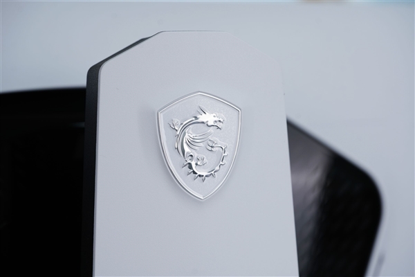 Mini LED屏/320Hz刷新率！微星MPG 274URDFW E16M显示器图赏