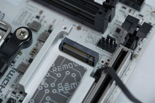 ITX小巧强悍！微星MPG B850I EDGE TI WIFI图赏