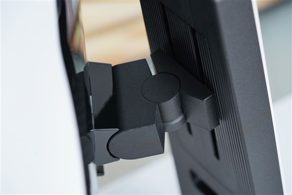Mini LED屏/320Hz刷新率！微星MPG 274URDFW E16M显示器图赏