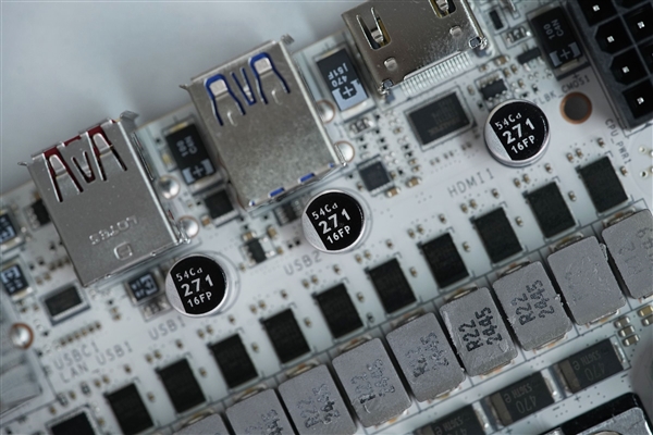 ITX小巧强悍！微星MPG B850I EDGE TI WIFI图赏