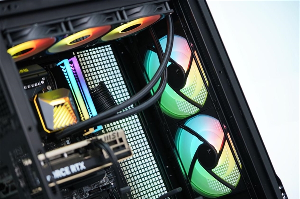 性能与颜值兼具！微星全家桶装机PC图赏