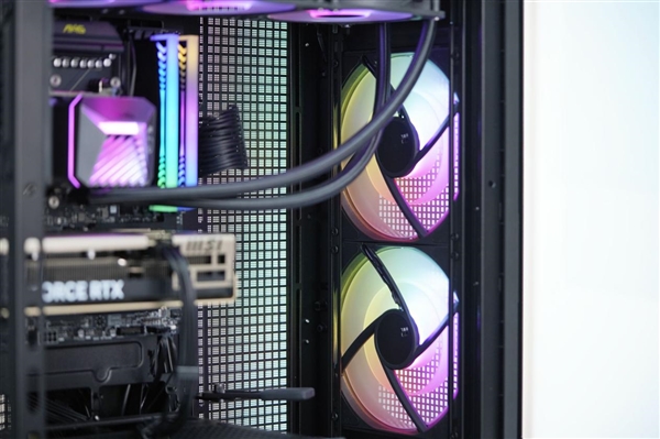 性能与颜值兼具！微星全家桶装机PC图赏