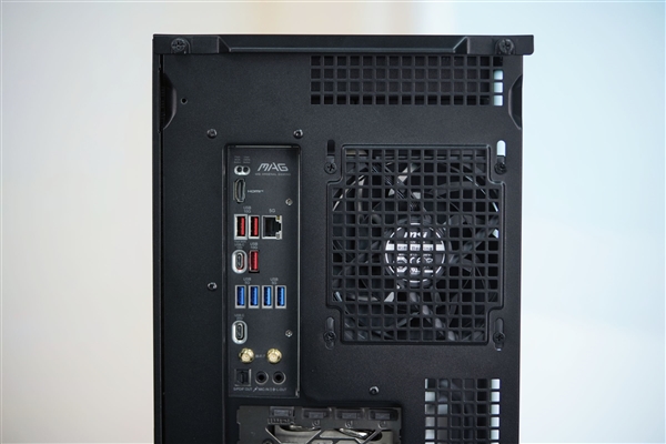 性能与颜值兼具！微星全家桶装机PC图赏