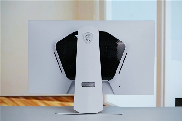 Mini LED屏/320Hz刷新率！微星MPG 274URDFW E16M显示器图赏