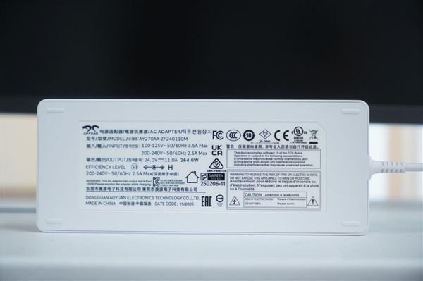 Mini LED屏/320Hz刷新率！微星MPG 274URDFW E16M显示器图赏