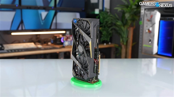 疯狂改造！显卡华丽变身PC整机：竟真的跑起来了