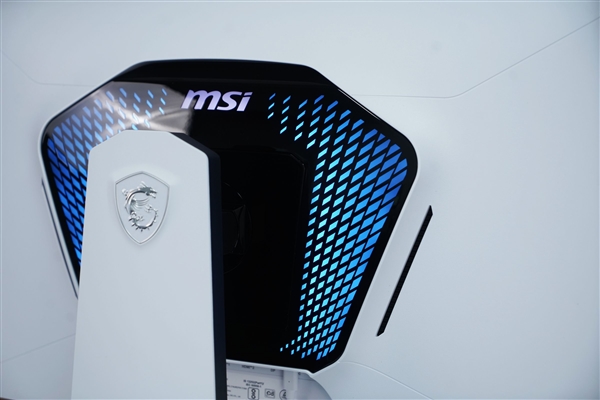 Mini LED屏/320Hz刷新率！微星MPG 274URDFW E16M显示器图赏