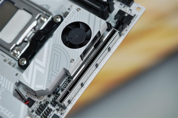 ITX小巧强悍！微星MPG B850I EDGE TI WIFI图赏