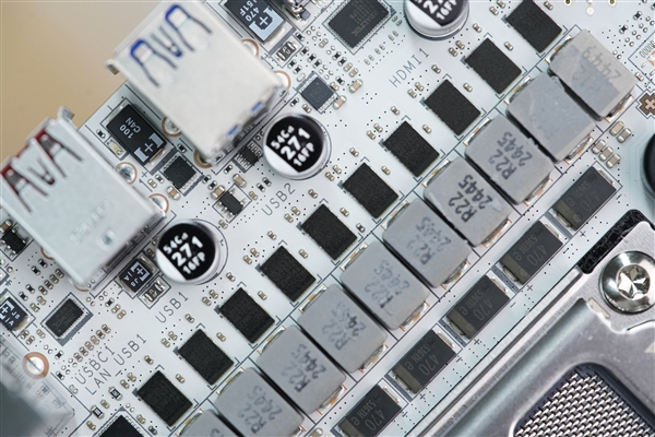 ITX小巧强悍！微星MPG B850I EDGE TI WIFI图赏