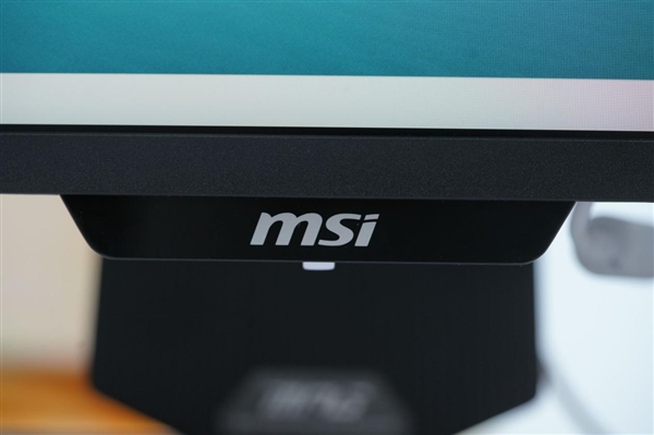 Mini LED屏/320Hz刷新率！微星MPG 274URDFW E16M显示器图赏