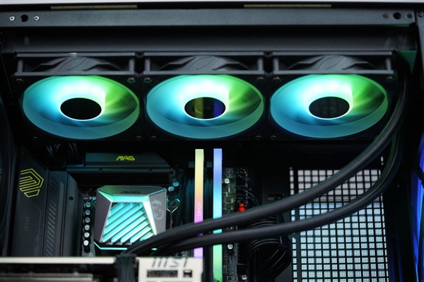 性能与颜值兼具！微星全家桶装机PC图赏