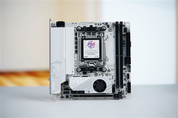 ITX小巧强悍！微星MPG B850I EDGE TI WIFI图赏