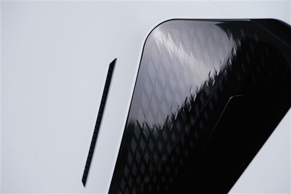 Mini LED屏/320Hz刷新率！微星MPG 274URDFW E16M显示器图赏