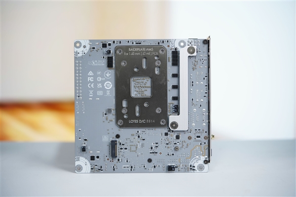 ITX小巧强悍！微星MPG B850I EDGE TI WIFI图赏