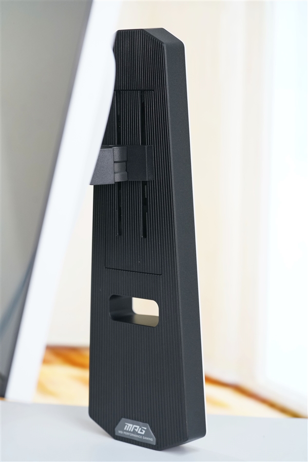 Mini LED屏/320Hz刷新率！微星MPG 274URDFW E16M显示器图赏