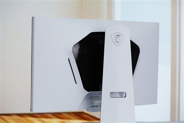 Mini LED屏/320Hz刷新率！微星MPG 274URDFW E16M显示器图赏