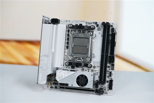 ITX小巧强悍！微星MPG B850I EDGE TI WIFI图赏