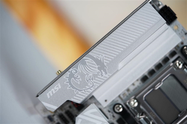 ITX小巧强悍！微星MPG B850I EDGE TI WIFI图赏