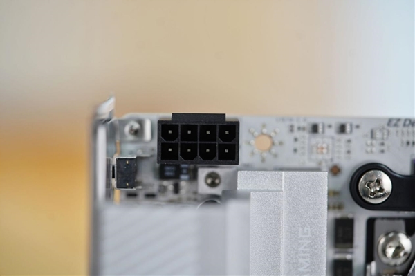 ITX小巧强悍！微星MPG B850I EDGE TI WIFI图赏