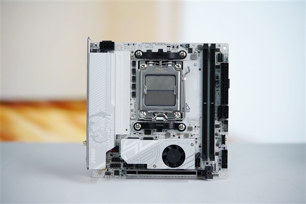 ITX小巧强悍！微星MPG B850I EDGE TI WIFI图赏