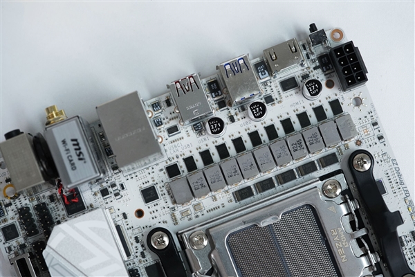 ITX小巧强悍！微星MPG B850I EDGE TI WIFI图赏