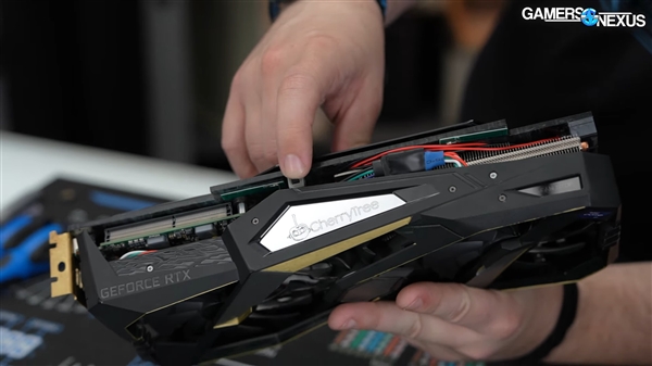 疯狂改造！显卡华丽变身PC整机：竟真的跑起来了