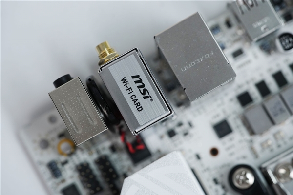 ITX小巧强悍！微星MPG B850I EDGE TI WIFI图赏