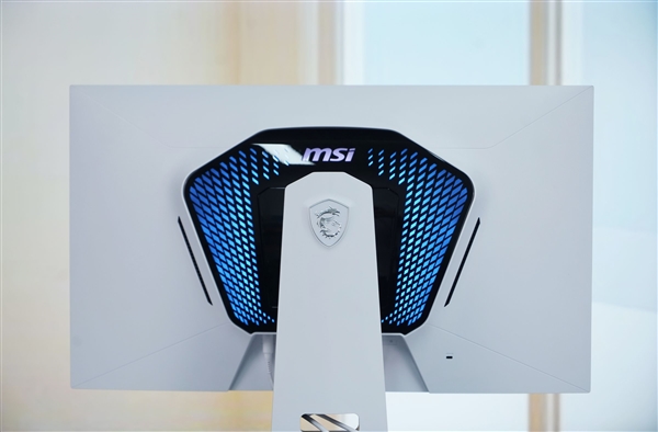 Mini LED屏/320Hz刷新率！微星MPG 274URDFW E16M显示器图赏