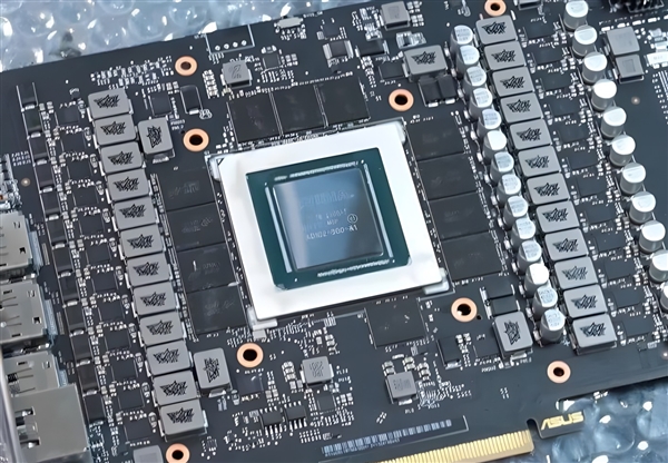 显卡/主板PCB颜色越深性能越强吗：一文读懂