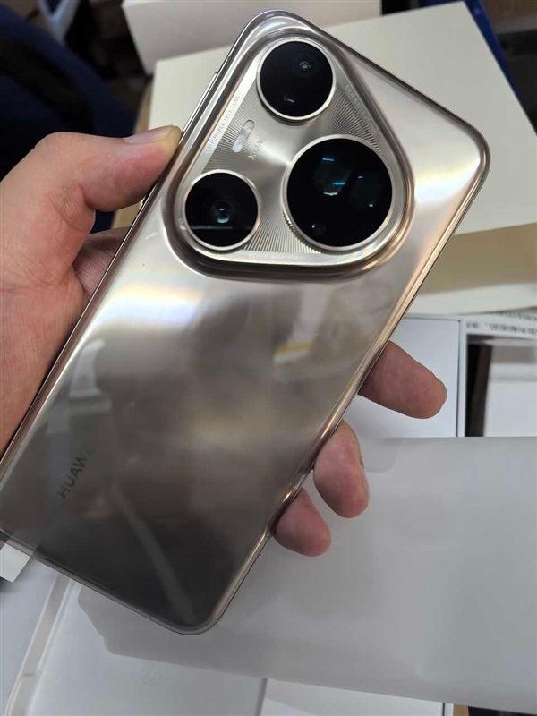 华为Pura 80 Ultra真机上手：首创一镜双长焦 模组巨大史无前例