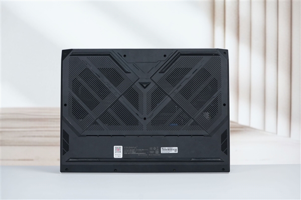 RTX 5080战神！七彩虹隐星G16 Pro笔记本图赏