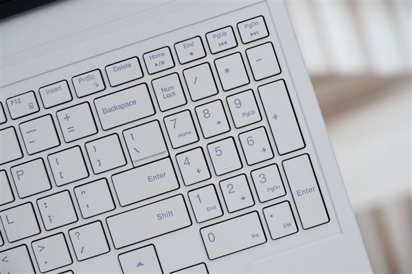 RTX 5080战神！七彩虹隐星G16 Pro笔记本图赏