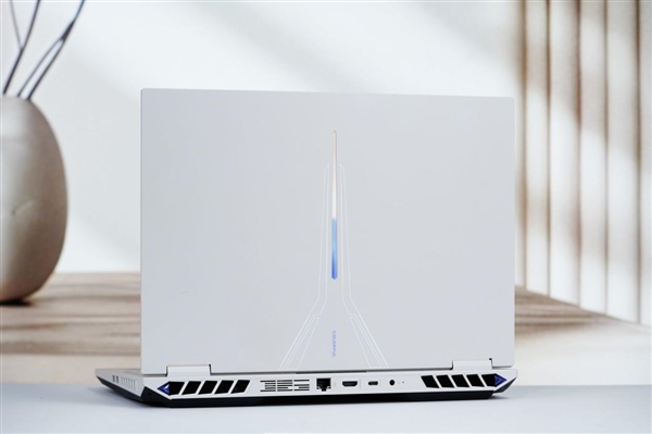 RTX 5080战神！七彩虹隐星G16 Pro笔记本图赏