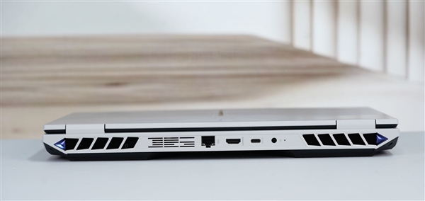 RTX 5080战神！七彩虹隐星G16 Pro笔记本图赏