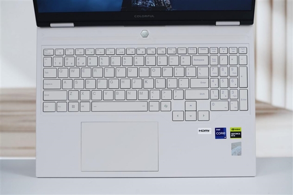 RTX 5080战神！七彩虹隐星G16 Pro笔记本图赏