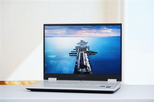 RTX 5080战神！七彩虹隐星G16 Pro笔记本图赏