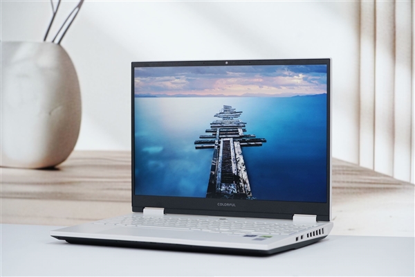RTX 5080战神！七彩虹隐星G16 Pro笔记本图赏