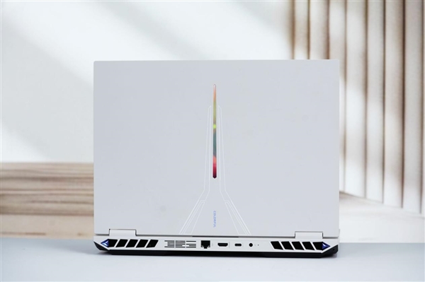 RTX 5080战神！七彩虹隐星G16 Pro笔记本图赏